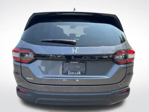 More photos of 2023 Honda Pilot LX at Zeigler BMW of Kalamazoo, MI