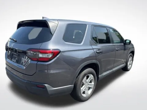 More photos of 2023 Honda Pilot LX at Zeigler BMW of Kalamazoo, MI