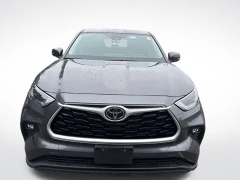 Photos of 2022 Toyota Highlander LE for sale in Kalamazoo, MI at Zeigler BMW of Kalamazoo