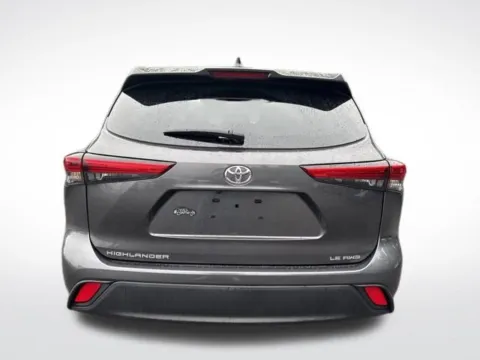 More photos of 2022 Toyota Highlander LE at Zeigler BMW of Kalamazoo, MI