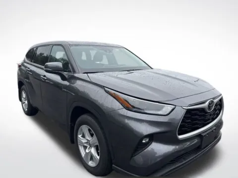 Another view of 2022 Toyota Highlander LE for sale in Kalamazoo, MI at Zeigler BMW of Kalamazoo