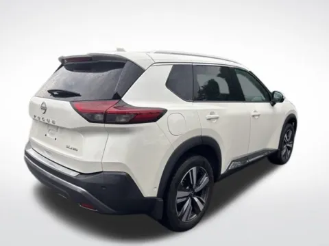More photos of 2022 Nissan Rogue SL at Zeigler BMW of Kalamazoo, MI