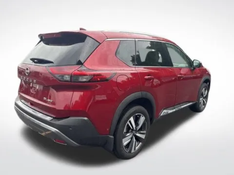 More photos of 2022 Nissan Rogue SL at Zeigler BMW of Kalamazoo, MI
