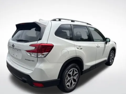 More photos of 2023 Subaru Forester Premium at Zeigler BMW of Kalamazoo, MI
