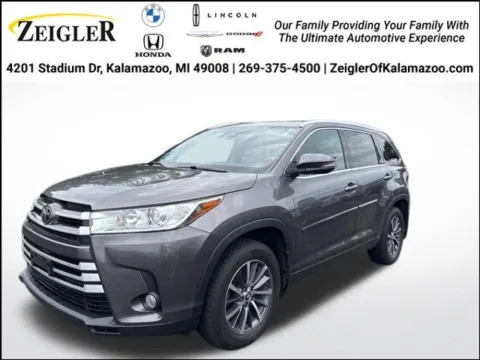 Gray 2017 Toyota Highlander for sale in Kalamazoo, MI