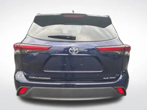 More photos of 2022 Toyota Highlander XLE at Zeigler BMW of Kalamazoo, MI