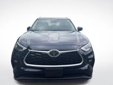 Photos of 2022 Toyota Highlander XLE for sale in Kalamazoo, MI at Zeigler BMW of Kalamazoo