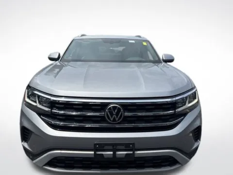 Photos of 2022 Volkswagen Atlas Cross Sport 3.6L V6 SE w/Technology for sale in Kalamazoo, MI at Zeigler BMW of Kalamazoo