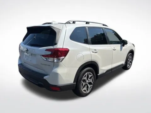 More photos of 2022 Subaru Forester Premium at Zeigler BMW of Kalamazoo, MI