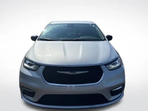 Photos of 2024 Chrysler Pacifica Touring L for sale in Kalamazoo, MI at Zeigler BMW of Kalamazoo
