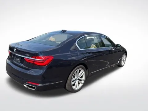 More photos of 2019 BMW 7 Series 750i xDrive at Zeigler BMW of Kalamazoo, MI