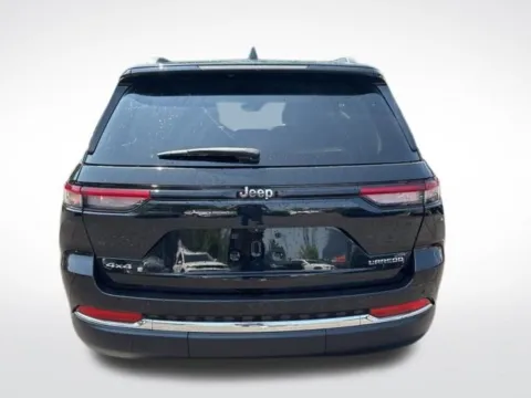 More photos of 2022 Jeep Grand Cherokee Laredo at Zeigler BMW of Kalamazoo, MI