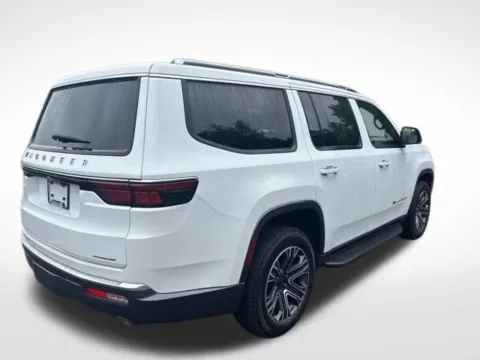 More photos of 2022 Jeep Wagoneer Series III at Zeigler BMW of Kalamazoo, MI