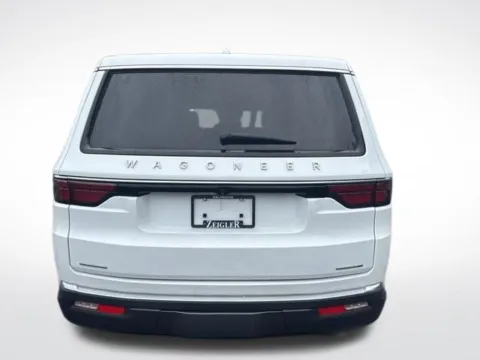 More photos of 2022 Jeep Wagoneer Series III at Zeigler BMW of Kalamazoo, MI