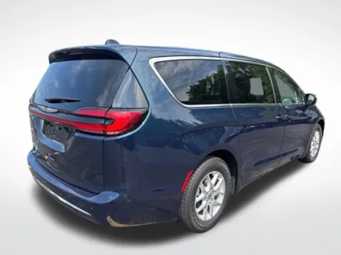 More photos of 2023 Chrysler Pacifica Touring L at Zeigler BMW of Kalamazoo, MI