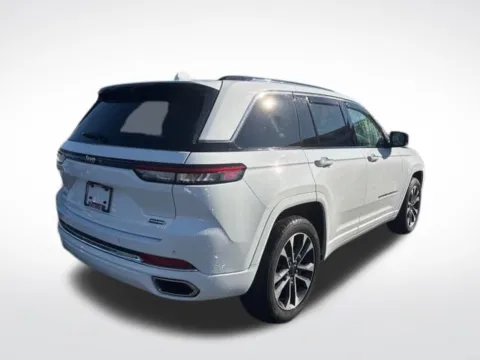More photos of 2022 Jeep Grand Cherokee Overland at Zeigler BMW of Kalamazoo, MI