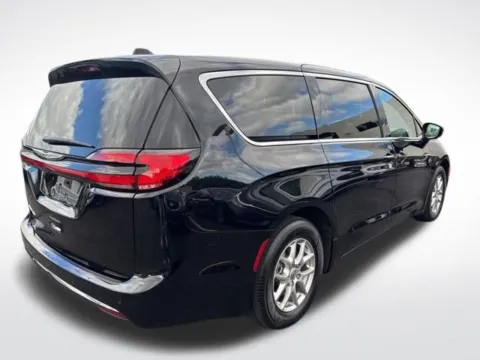 More photos of 2024 Chrysler Pacifica Touring L at Zeigler BMW of Kalamazoo, MI