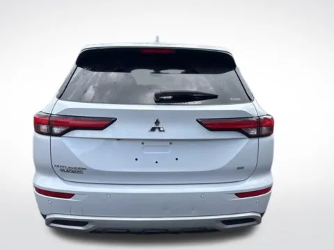 More photos of 2022 Mitsubishi Outlander at Zeigler BMW of Kalamazoo, MI