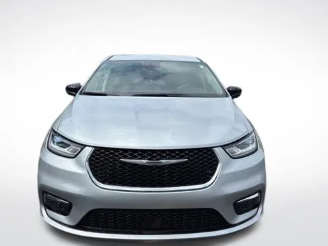 Photos of 2024 Chrysler Pacifica Touring L for sale in Kalamazoo, MI at Zeigler BMW of Kalamazoo
