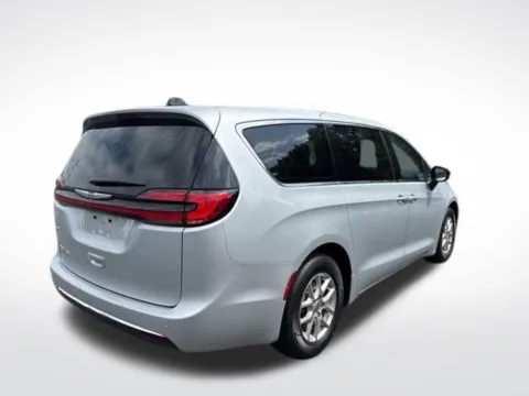 More photos of 2024 Chrysler Pacifica Touring L at Zeigler BMW of Kalamazoo, MI