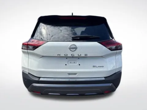 More photos of 2023 Nissan Rogue SL at Zeigler BMW of Kalamazoo, MI