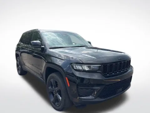 Another view of 2022 Jeep Grand Cherokee Altitude for sale in Kalamazoo, MI at Zeigler BMW of Kalamazoo