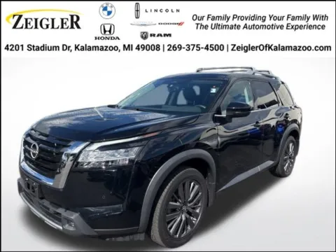 Black 2022 Nissan Pathfinder SL for sale in Kalamazoo, MI