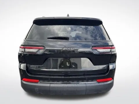 More photos of 2024 Jeep Grand Cherokee L Altitude at Zeigler BMW of Kalamazoo, MI