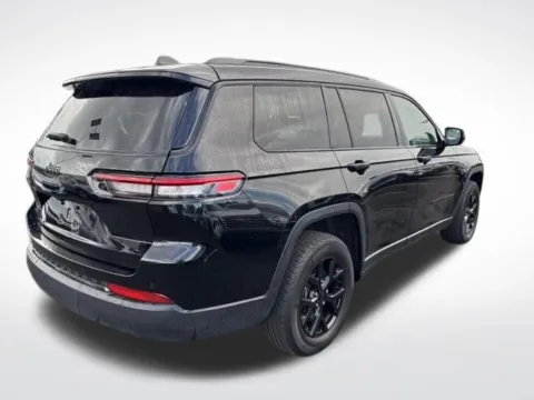 More photos of 2024 Jeep Grand Cherokee L Altitude at Zeigler BMW of Kalamazoo, MI
