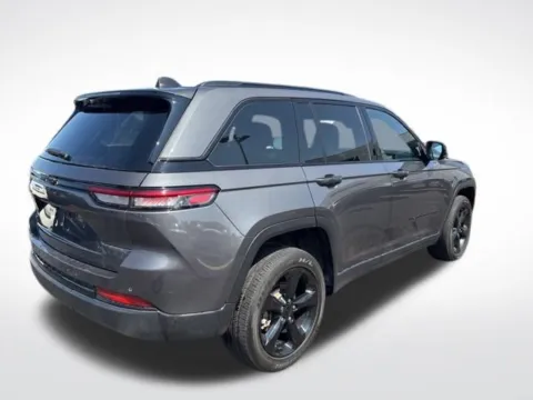More photos of 2023 Jeep Grand Cherokee Altitude at Zeigler BMW of Kalamazoo, MI