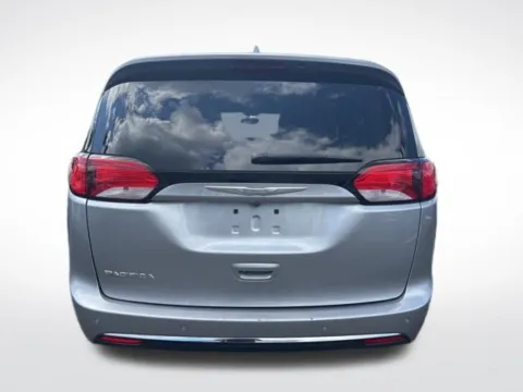 More photos of 2018 Chrysler Pacifica Touring L at Zeigler BMW of Kalamazoo, MI