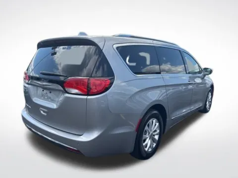 More photos of 2018 Chrysler Pacifica Touring L at Zeigler BMW of Kalamazoo, MI