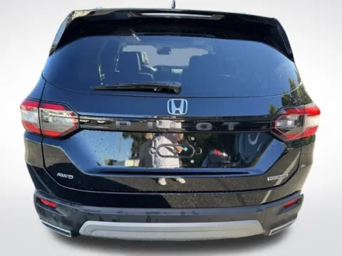 More photos of 2024 Honda Pilot Touring at Zeigler BMW of Kalamazoo, MI