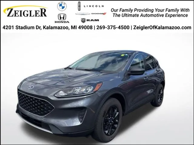 Gray 2022 Ford Escape SE for sale in Kalamazoo, MI