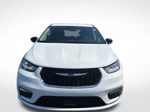 Photos of 2024 Chrysler Pacifica Touring L for sale in Kalamazoo, MI at Zeigler BMW of Kalamazoo