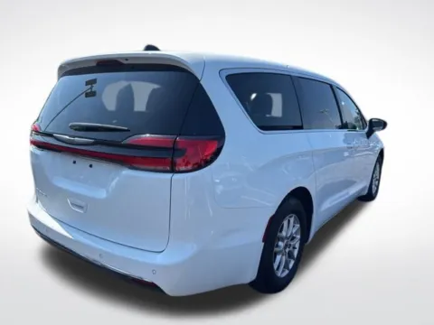 More photos of 2024 Chrysler Pacifica Touring L at Zeigler BMW of Kalamazoo, MI