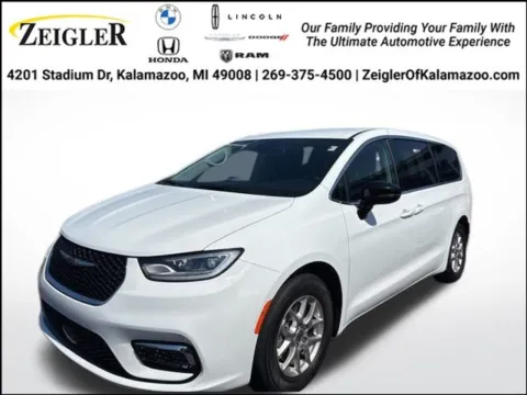 White 2024 Chrysler Pacifica Touring L for sale in Kalamazoo, MI
