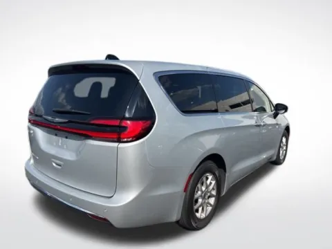More photos of 2024 Chrysler Pacifica Touring L at Zeigler BMW of Kalamazoo, MI