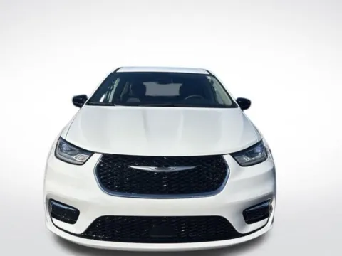 Photos of 2024 Chrysler Pacifica Touring L for sale in Kalamazoo, MI at Zeigler BMW of Kalamazoo