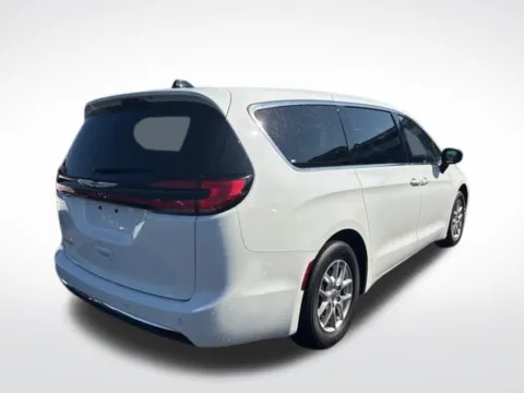 More photos of 2024 Chrysler Pacifica Touring L at Zeigler BMW of Kalamazoo, MI