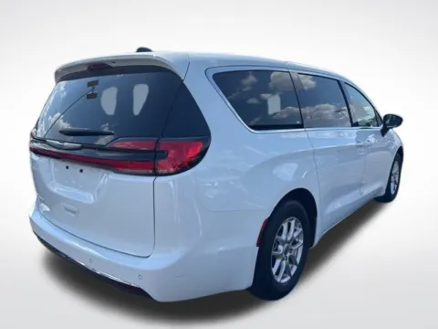 More photos of 2024 Chrysler Pacifica Touring L at Zeigler BMW of Kalamazoo, MI