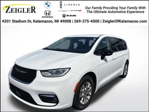 White 2024 Chrysler Pacifica Touring L for sale in Kalamazoo, MI