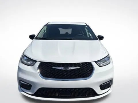 Photos of 2024 Chrysler Pacifica Touring L for sale in Kalamazoo, MI at Zeigler BMW of Kalamazoo