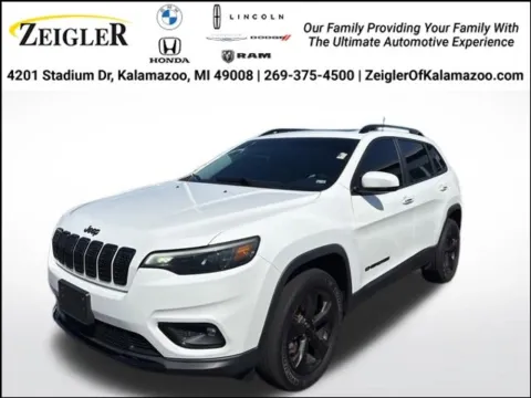 White 2019 Jeep Cherokee Altitude for sale in Kalamazoo, MI