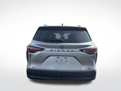 More photos of 2022 Toyota Sienna XLE at Zeigler BMW of Kalamazoo, MI