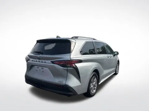 More photos of 2022 Toyota Sienna XLE at Zeigler BMW of Kalamazoo, MI