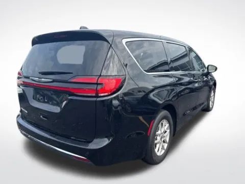 More photos of 2024 Chrysler Pacifica Touring L at Zeigler BMW of Kalamazoo, MI