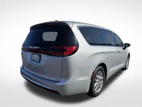 More photos of 2024 Chrysler Pacifica Touring L at Zeigler BMW of Kalamazoo, MI