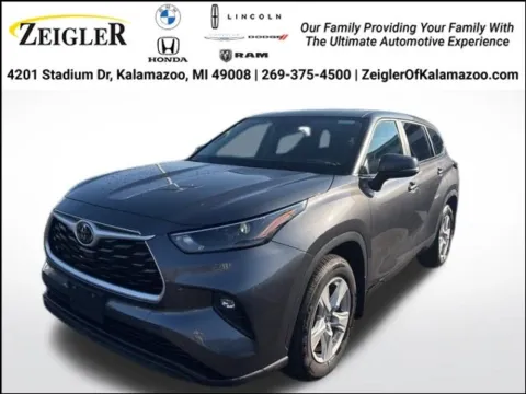 Gray 2024 Toyota Highlander LE for sale in Kalamazoo, MI