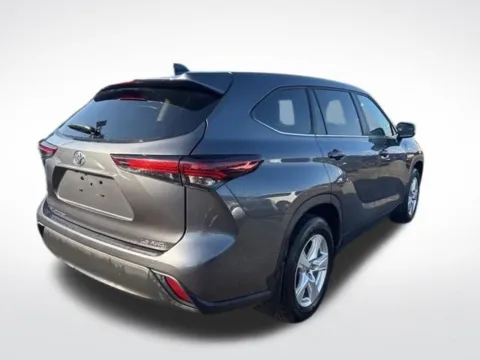 More photos of 2024 Toyota Highlander LE at Zeigler BMW of Kalamazoo, MI